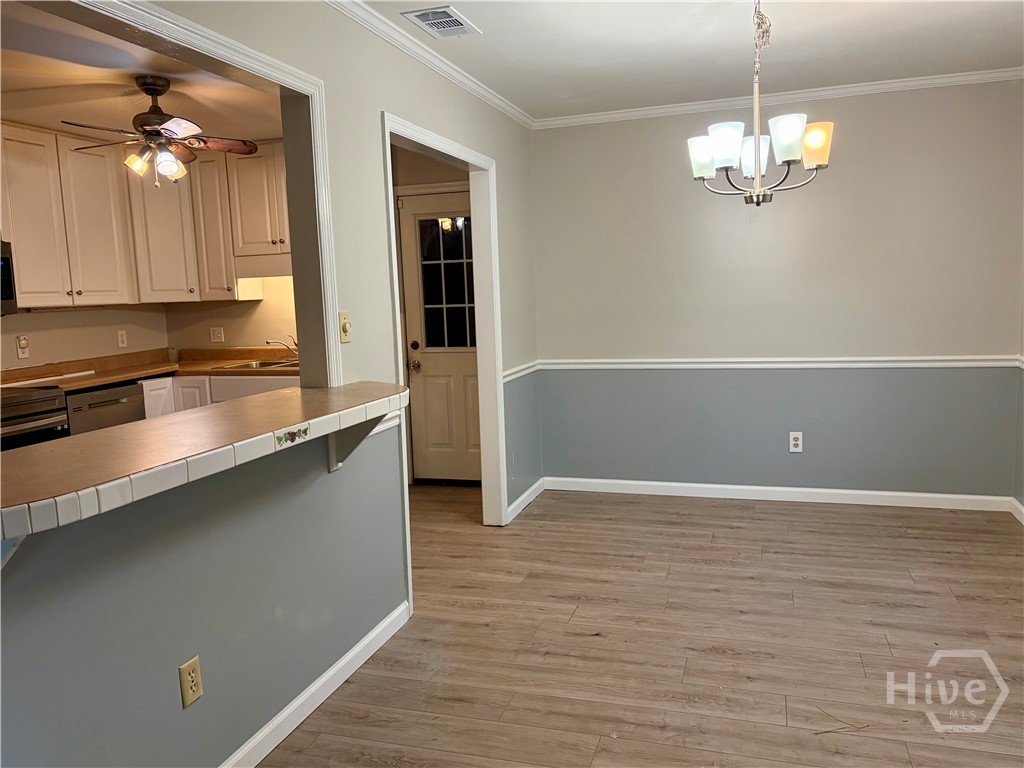 302 Burlington Road Savannah, GA 31410 - Photo 6 of 30 Breakfast bar and casual dining area