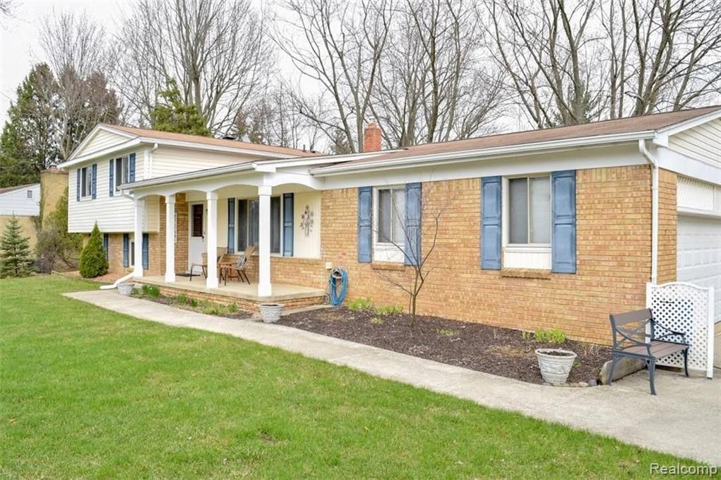 250 Donegal Drive Rochester Hills, MI 48309 - Photo 2 of 25