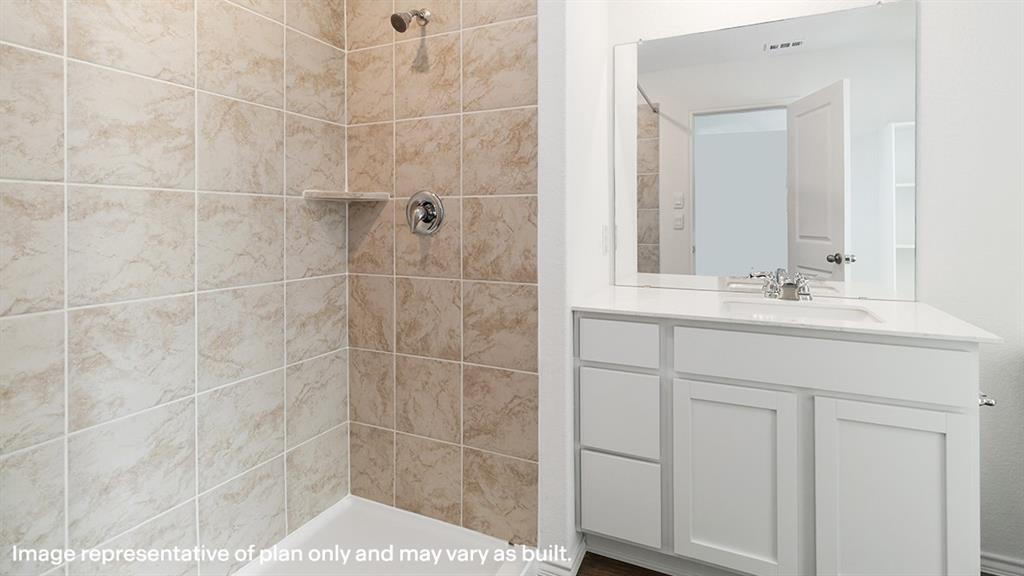 1711 Potomac Lane Blue Ridge, TX 75424 - Photo 9 of 26 a bathroom with a sink and a mirror