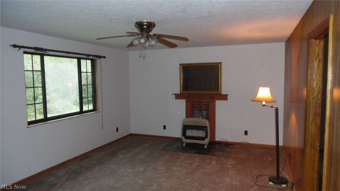 1071 Congress Road Belpre, OH 45714 - Photo 10 of 10 living room