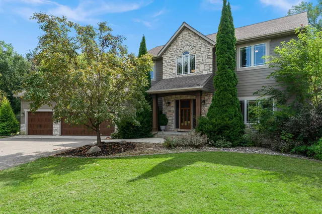 $875,000 | 13599 Stonebrooke Curve, Shakopee, MN 55379
