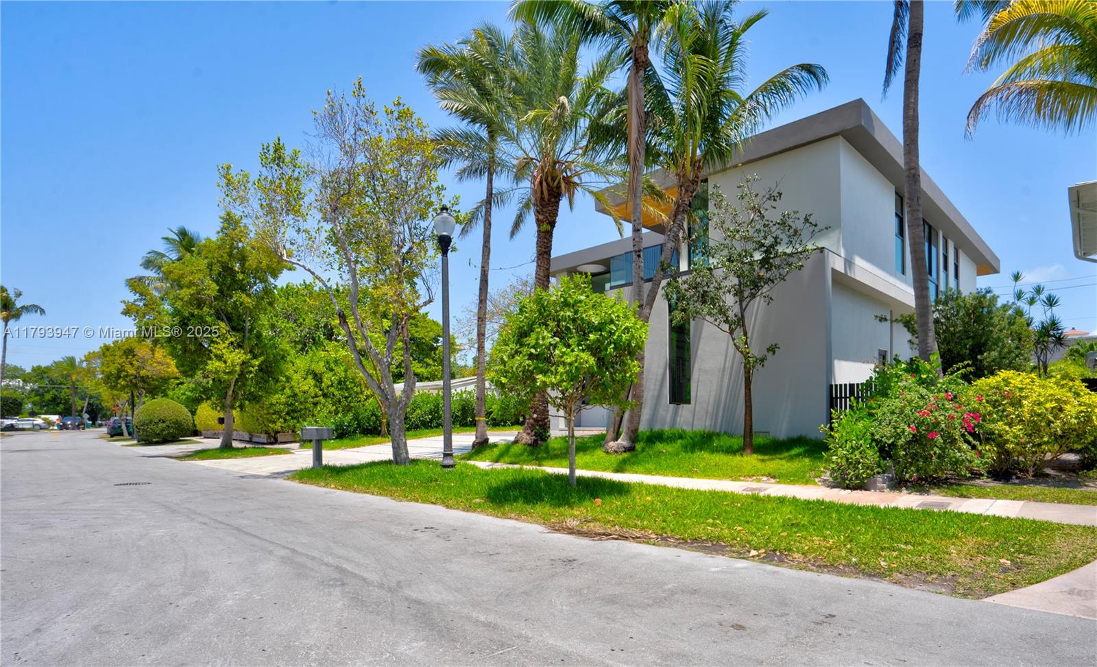 735 Fernwood Road Key Biscayne, FL 33149 - Photo 2 of 71