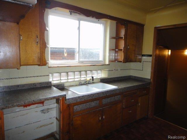 15320 Rochelle Avenue Detroit, MI 48205 - Photo 4 of 10 DSC02485.JPG