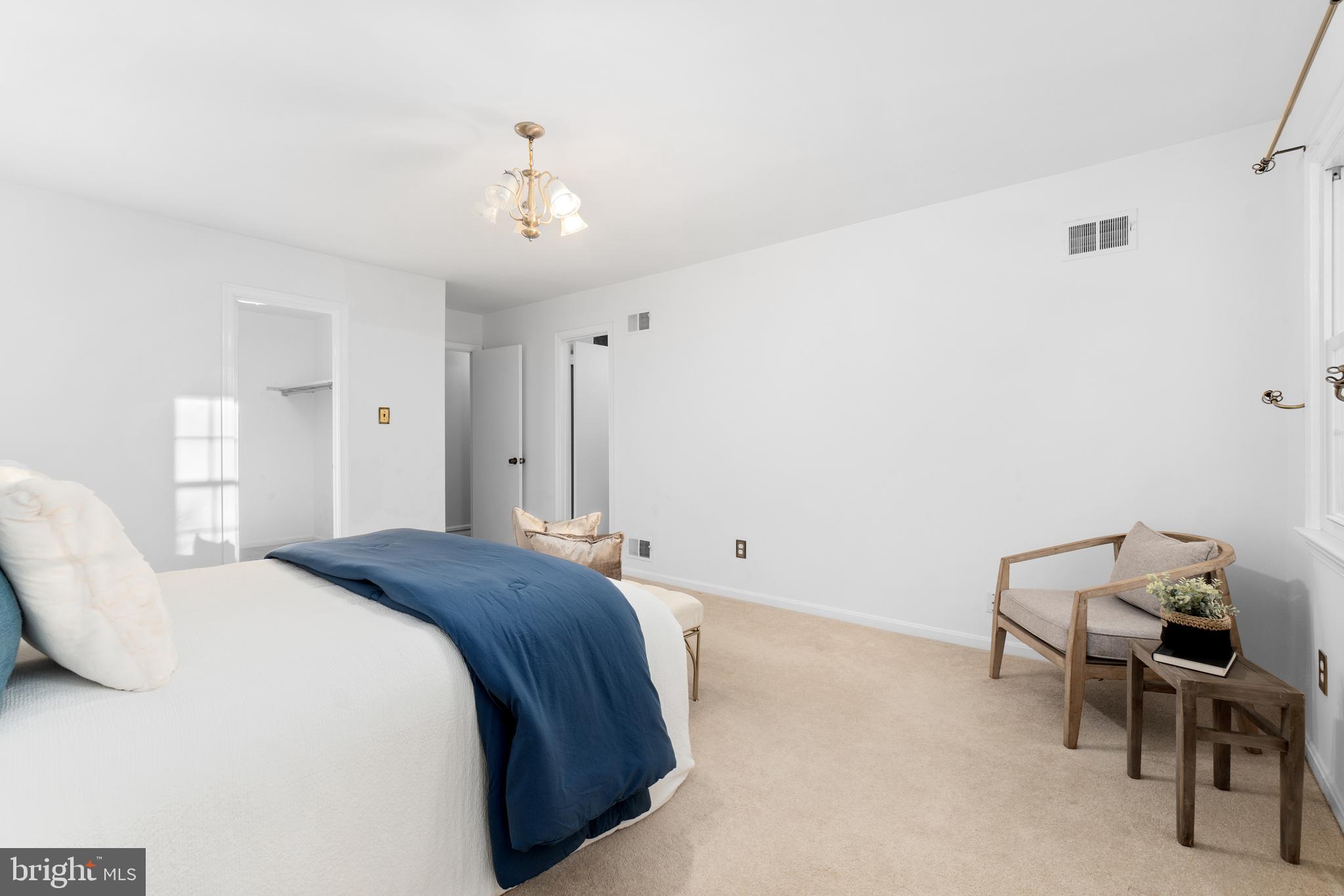 10283 Gainsborough Road Potomac, MD 20854 - Photo 12 of 33 Gallery Image 12