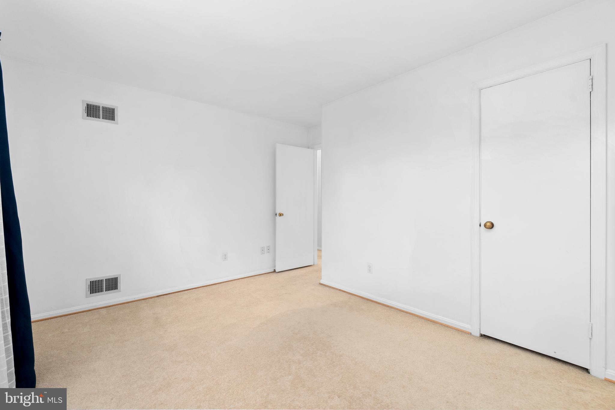 10283 Gainsborough Road Potomac, MD 20854 - Photo 15 of 33 Gallery Image 15