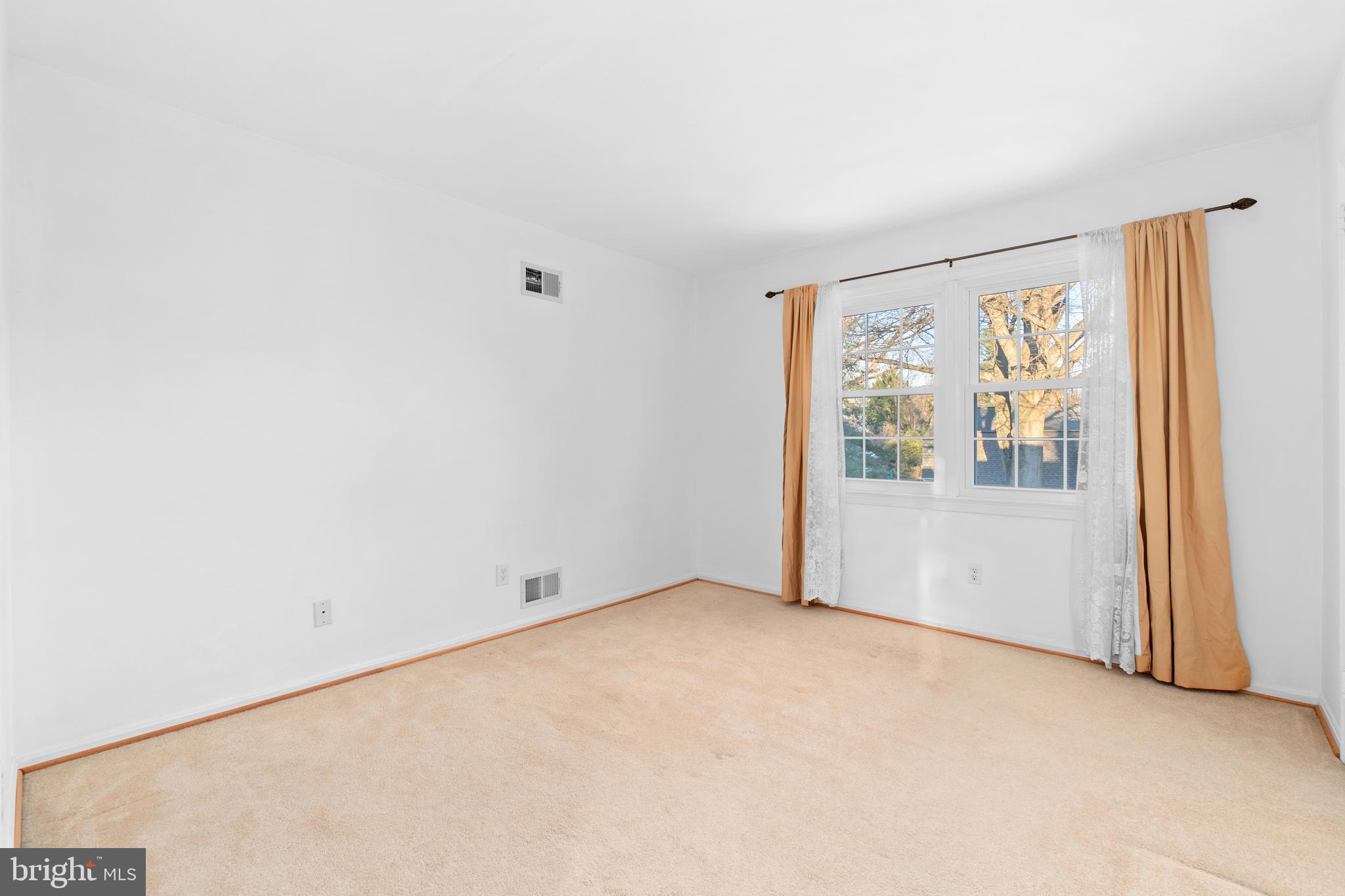 10283 Gainsborough Road Potomac, MD 20854 - Photo 17 of 33 Gallery Image 17