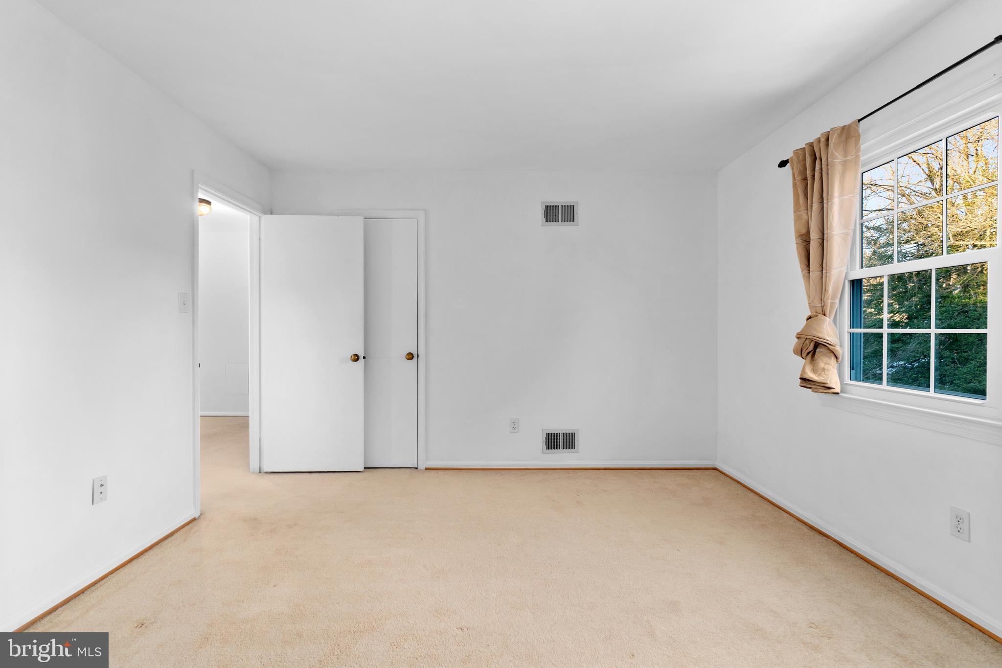 10283 Gainsborough Road Potomac, MD 20854 - Photo 21 of 33 Gallery Image 21