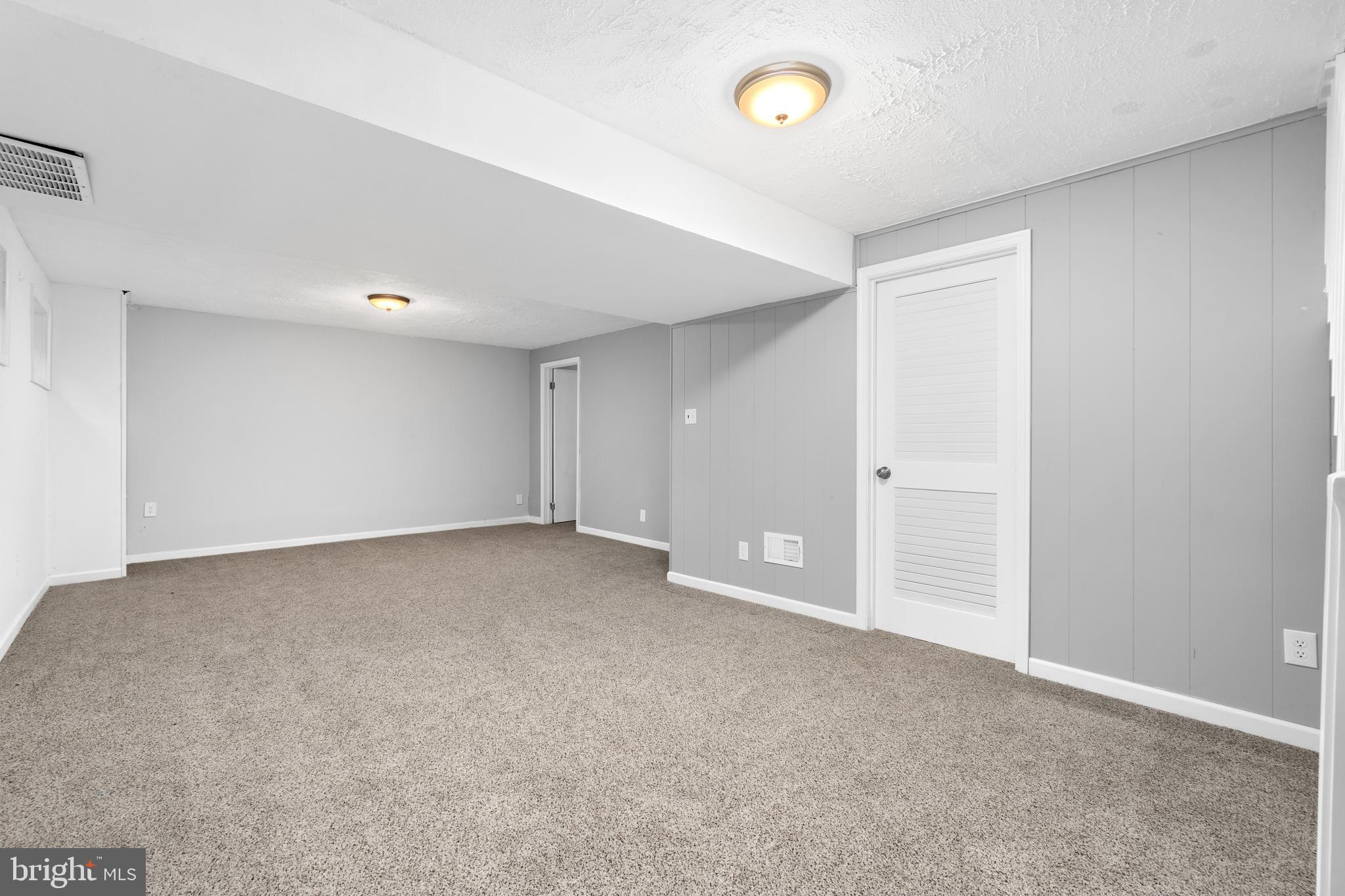 10283 Gainsborough Road Potomac, MD 20854 - Photo 27 of 33 Gallery Image 27