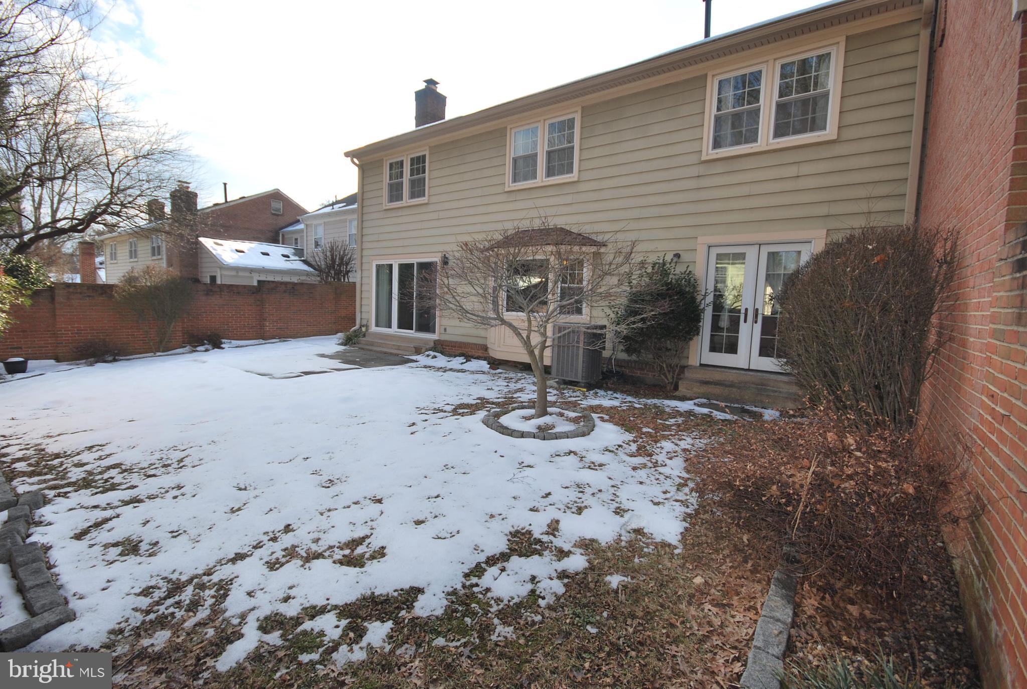 10283 Gainsborough Road Potomac, MD 20854 - Photo 29 of 33 Gallery Image 29