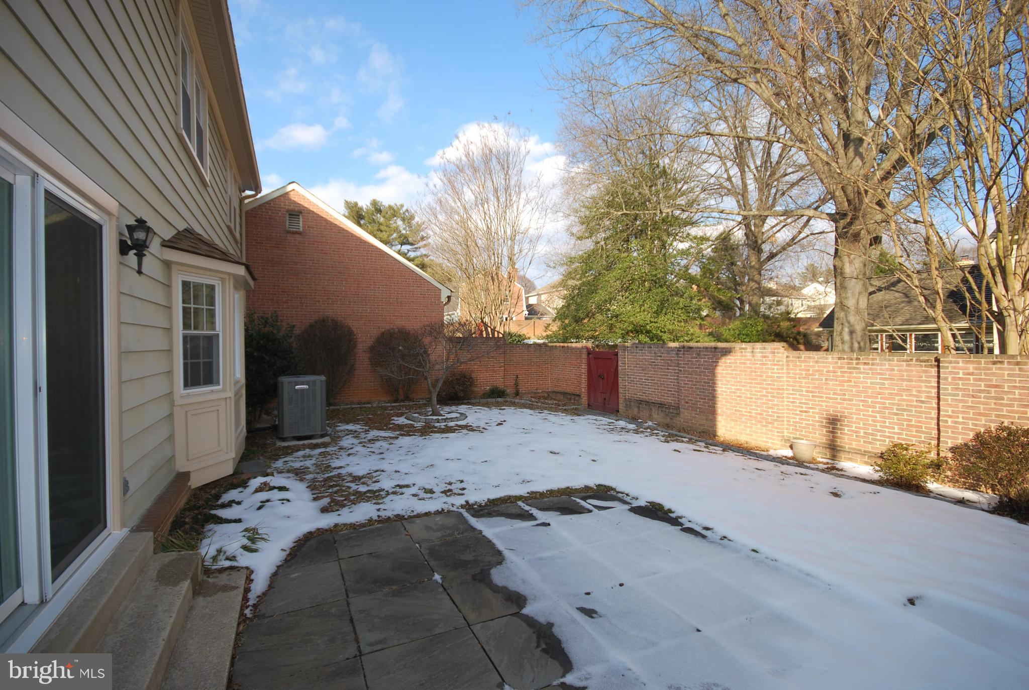 10283 Gainsborough Road Potomac, MD 20854 - Photo 30 of 33 Gallery Image 30