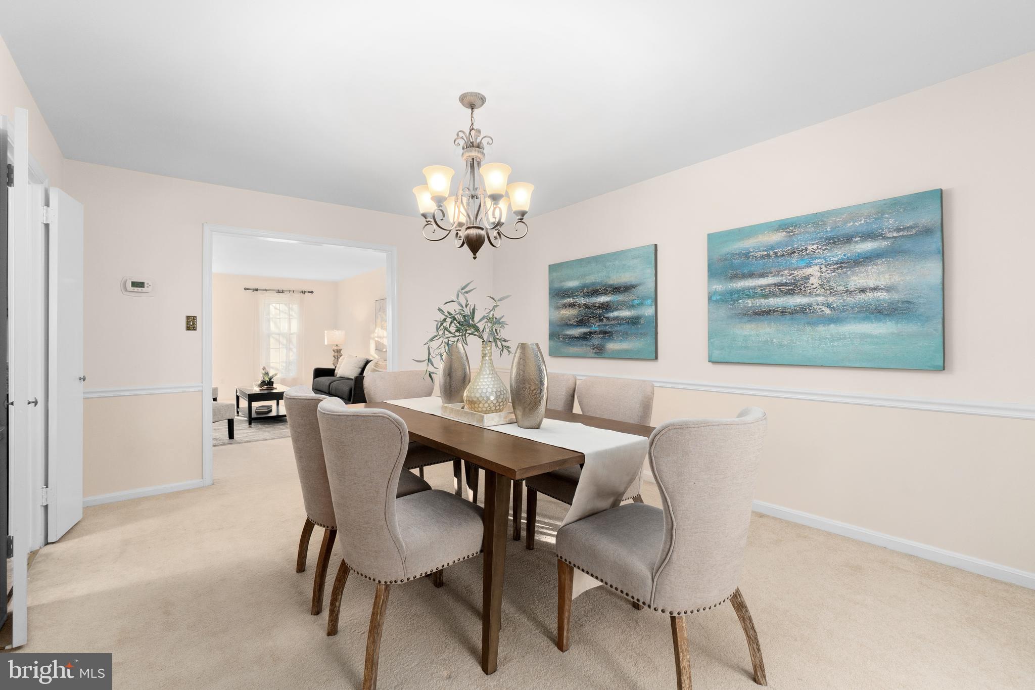 10283 Gainsborough Road Potomac, MD 20854 - Photo 5 of 33 Gallery Image 5
