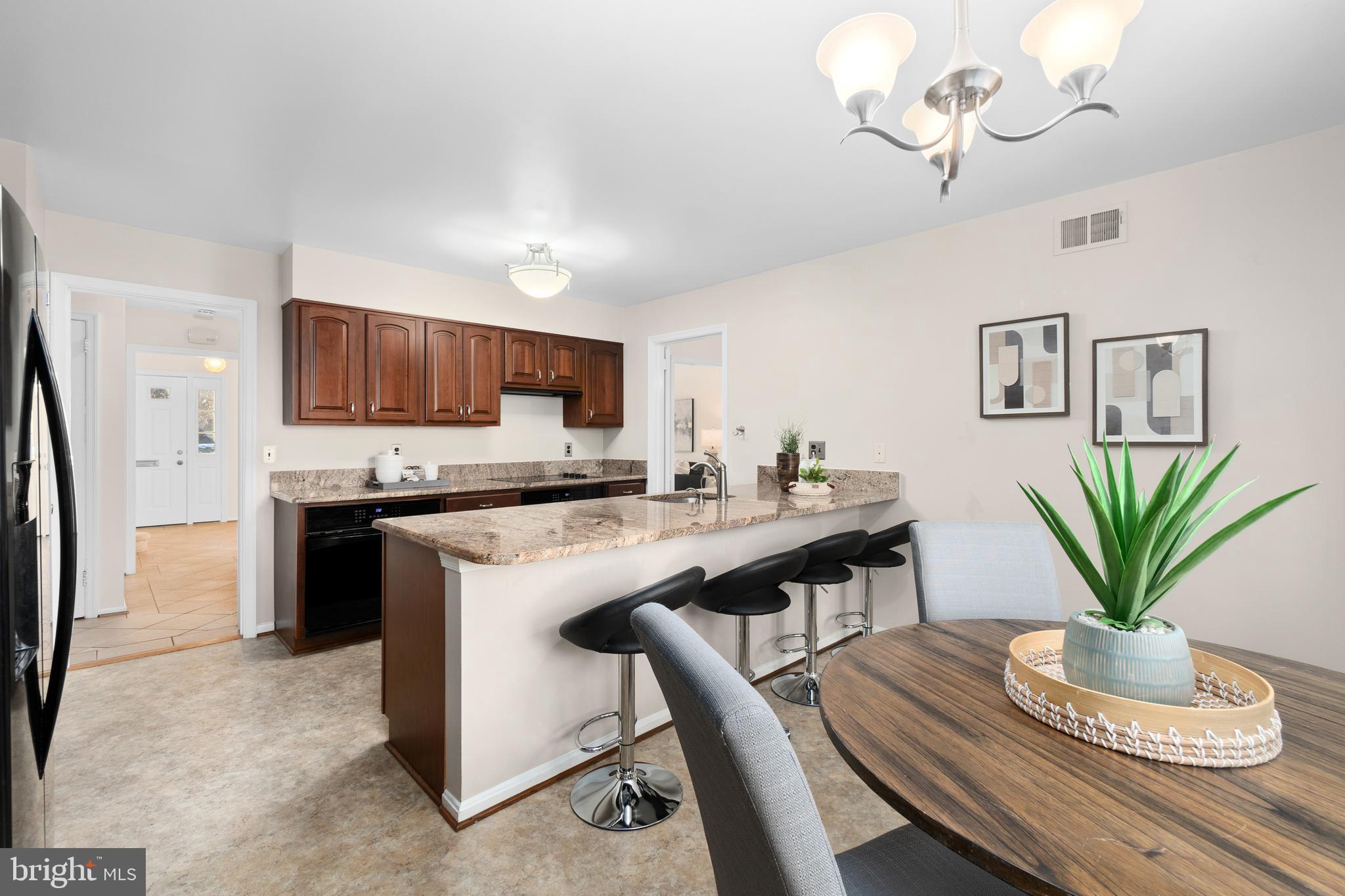 10283 Gainsborough Road Potomac, MD 20854 - Photo 6 of 33 Gallery Image 6