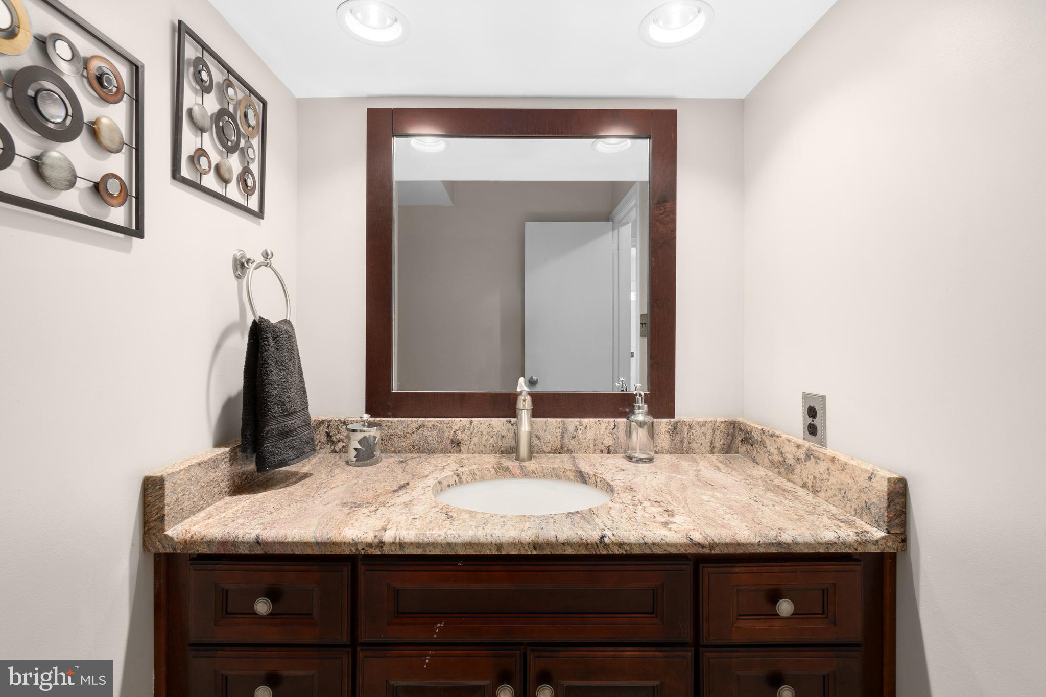 10283 Gainsborough Road Potomac, MD 20854 - Photo 10 of 33 Gallery Image 10