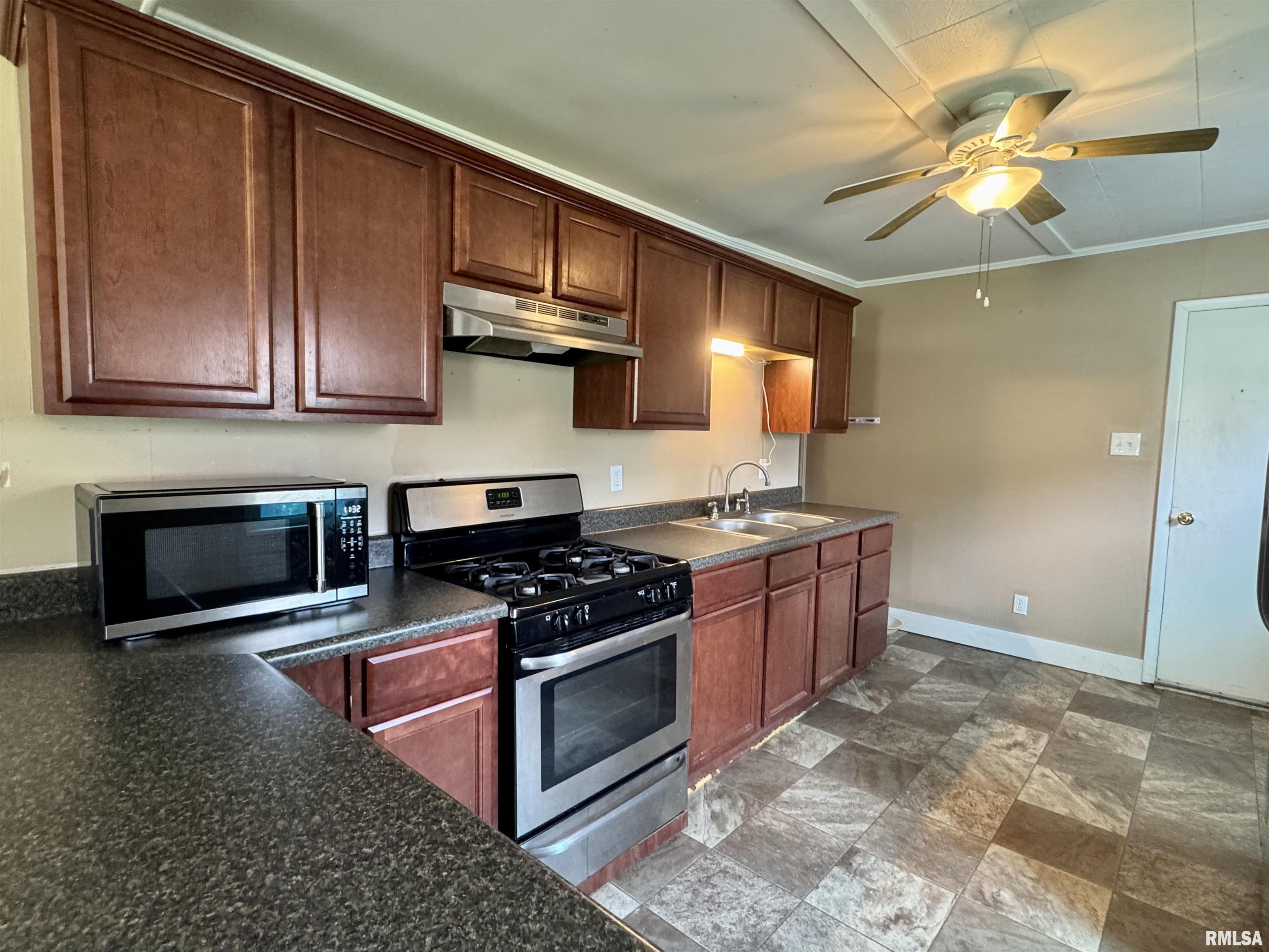 410 East Summit Street Macomb, IL 61455 - Photo 3 of 26