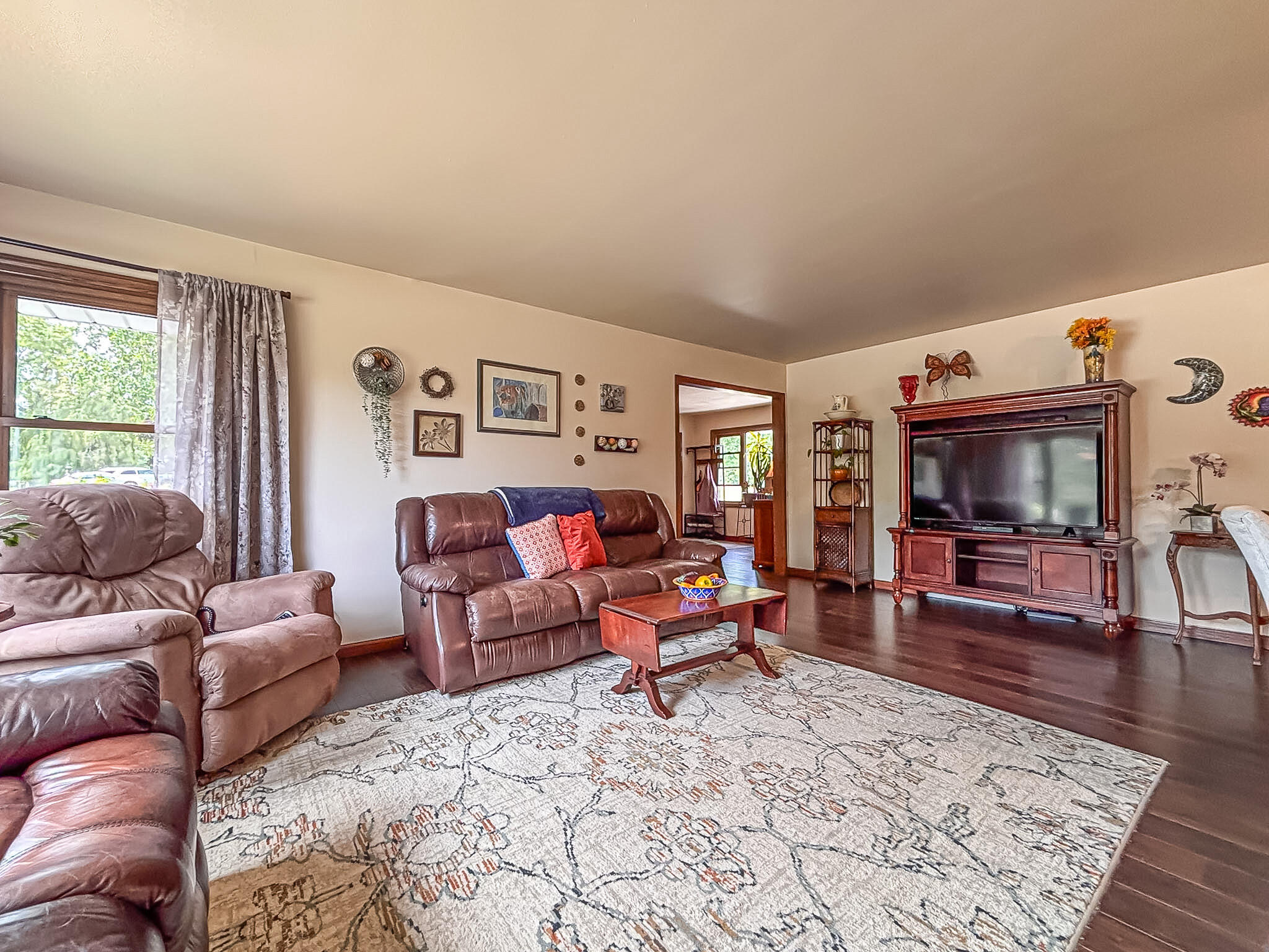 18260 West Willow Road New Berlin, WI 53146 - Photo 6 of 38 Great Room