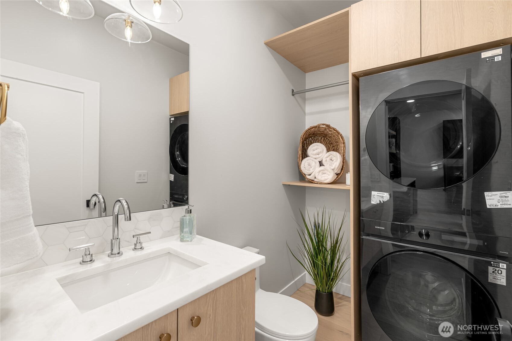 1616 21st Avenue Seattle, WA 98122 - Photo 11 of 26 a bathroom with a toilet a sink and a mirror