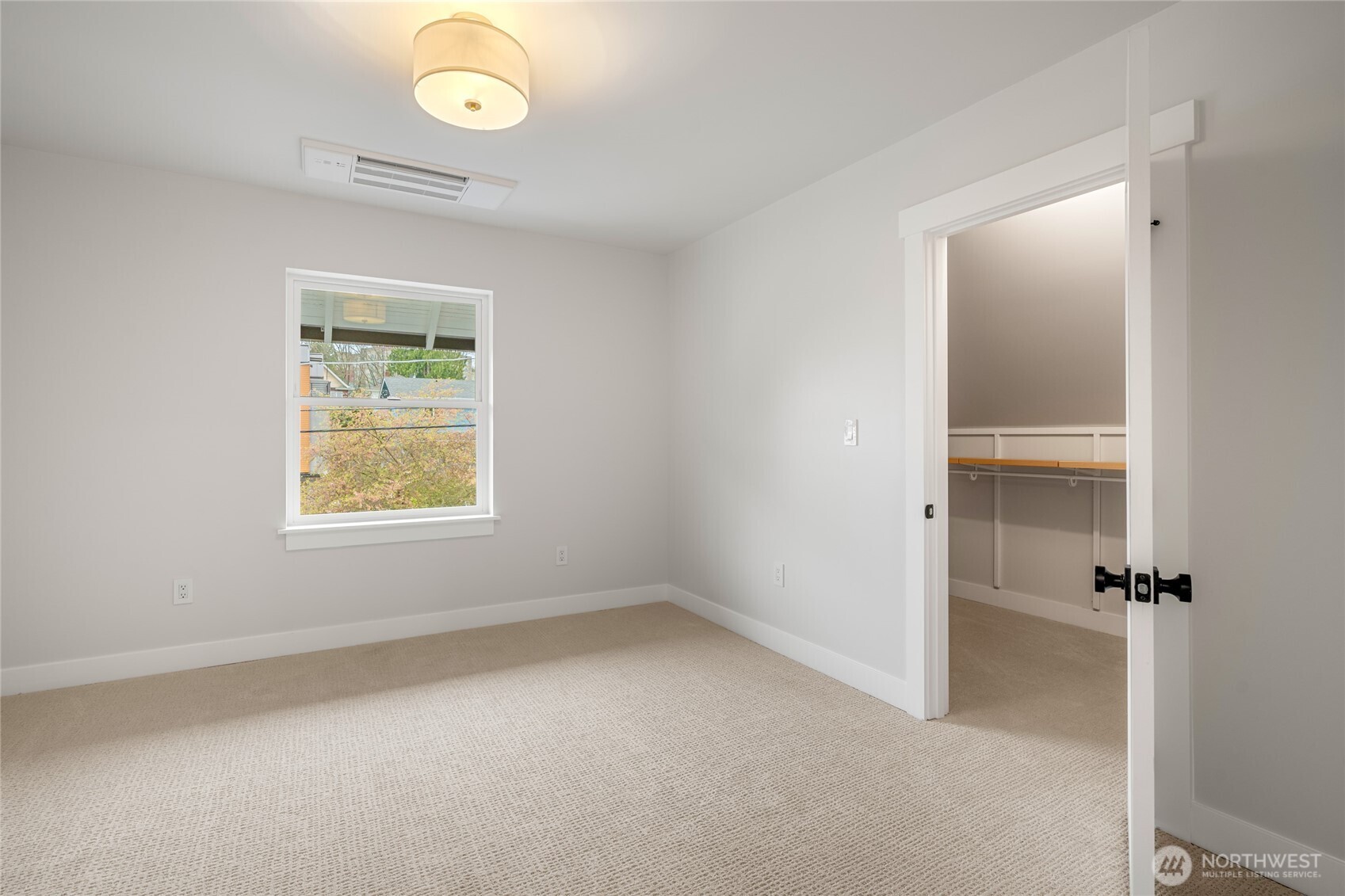 1616 21st Avenue Seattle, WA 98122 - Photo 18 of 26 an empty room with windows