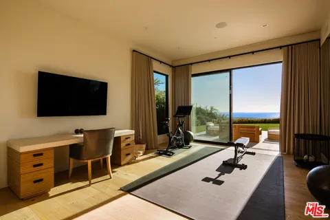 $11,000,000 | 5811 Murphy Way, Malibu, CA 90265