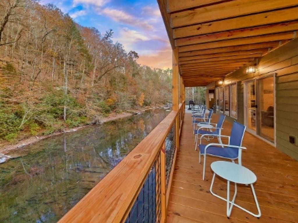 4311 Pittman Center Road Sevierville, TN 37876 - Photo 3 of 27 Gallery Image 3