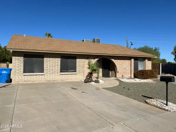 $2,700 | 17825 North 27th Drive, Phoenix, AZ 85053