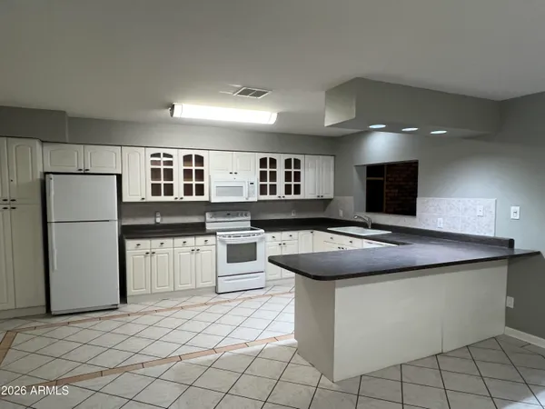 $2,700 | 17825 North 27th Drive, Phoenix, AZ 85053