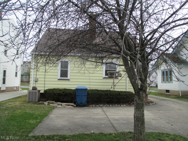 9420 Snow Road Parma, OH 44130 - Photo 5 of 18 Gallery Image 5