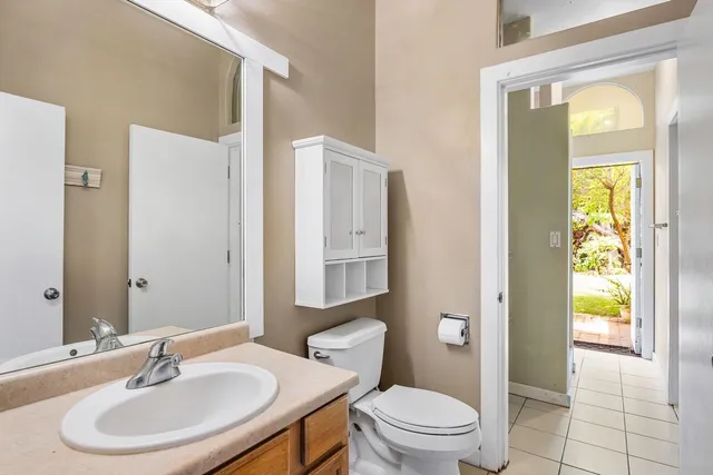 a view of backyard with garden