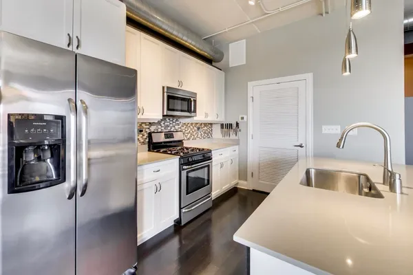 $460,000 | 4846 North Clark Street, Unit 510, Chicago, IL 60640