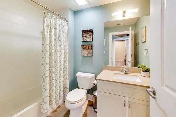 $460,000 | 4846 North Clark Street, Unit 510, Chicago, IL 60640