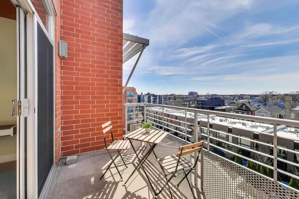 $460,000 | 4846 North Clark Street, Unit 510, Chicago, IL 60640