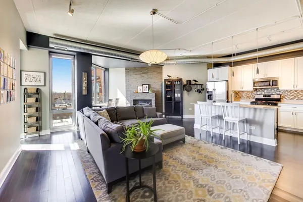 $460,000 | 4846 North Clark Street, Unit 510, Chicago, IL 60640