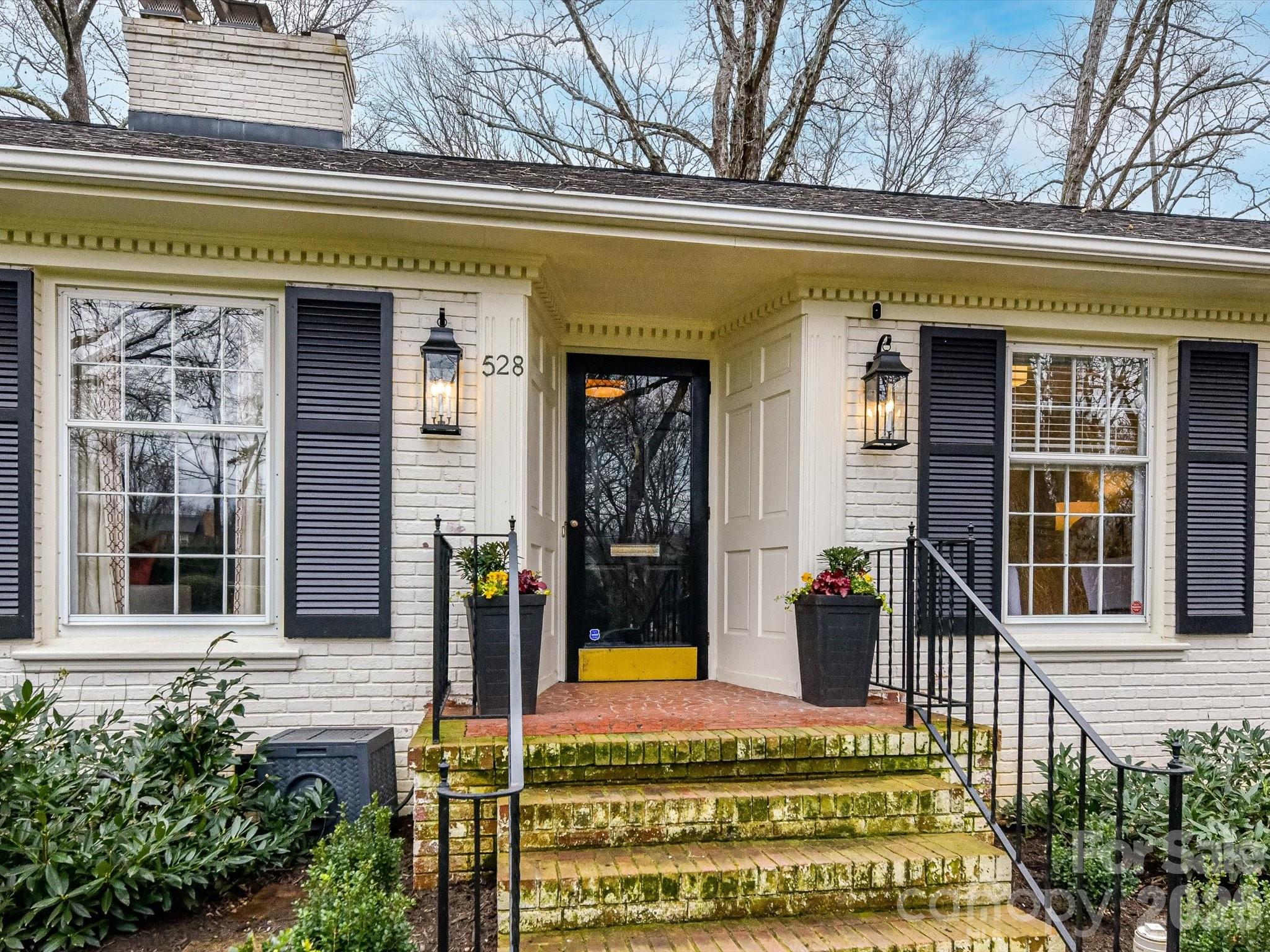 528 Ellsworth Road Charlotte, NC 28211 - Photo 3 of 27 Gallery Image 3