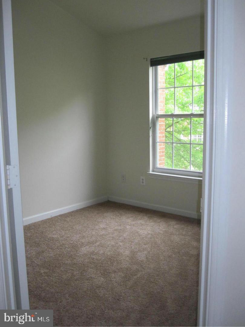 1225 Wild Hawthorn Way Reston, VA 20194 - Photo 17 of 24