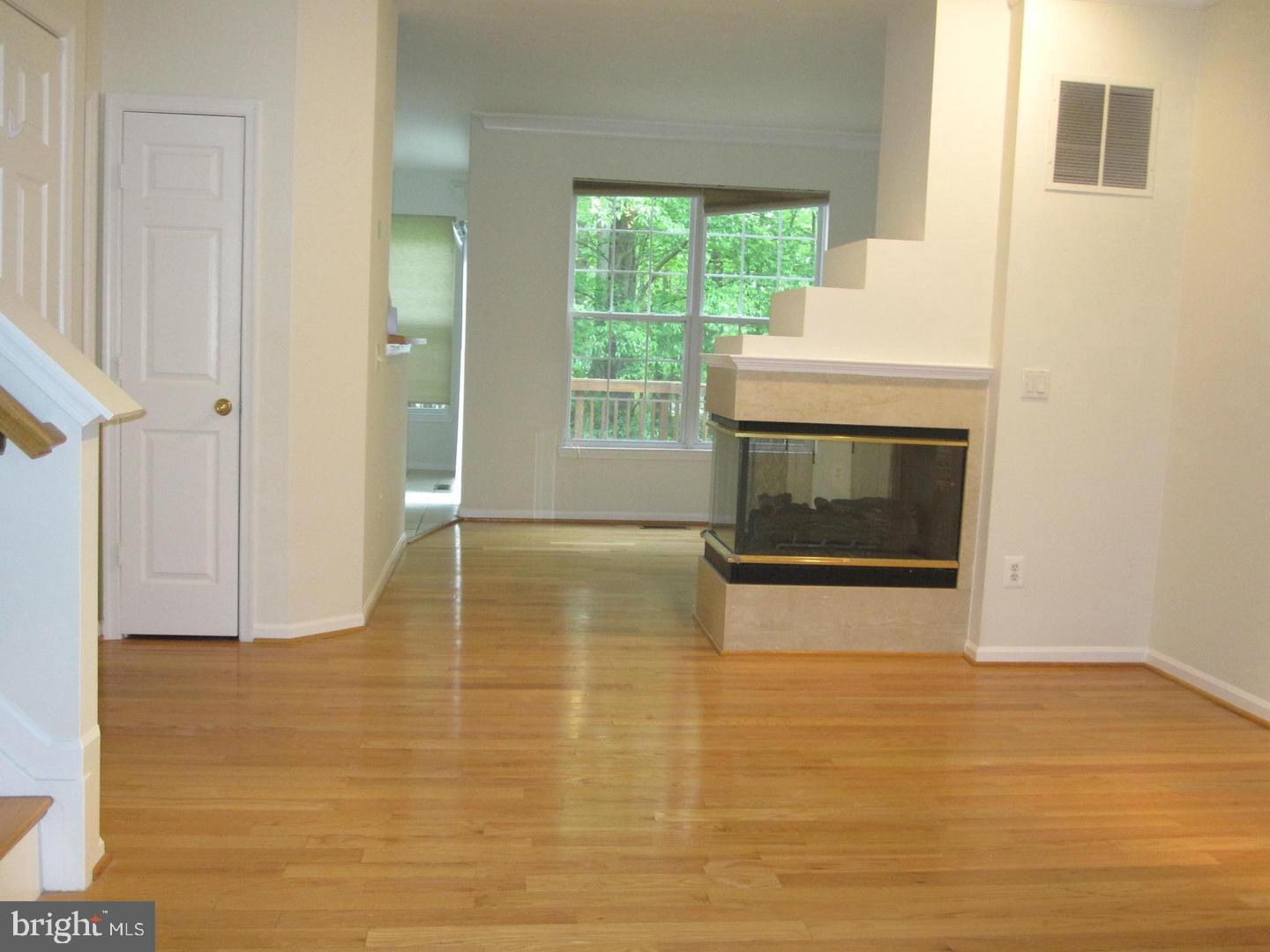 1225 Wild Hawthorn Way Reston, VA 20194 - Photo 4 of 24