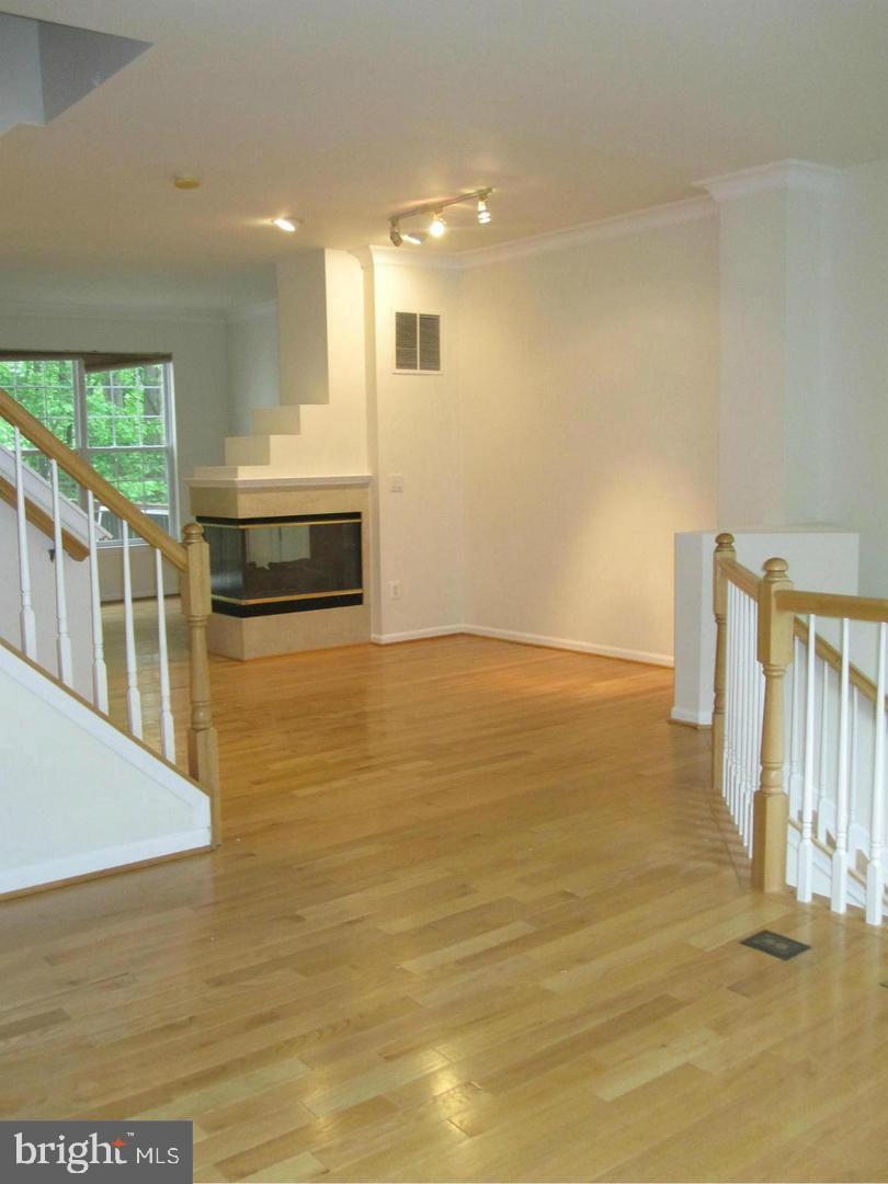 1225 Wild Hawthorn Way Reston, VA 20194 - Photo 6 of 24