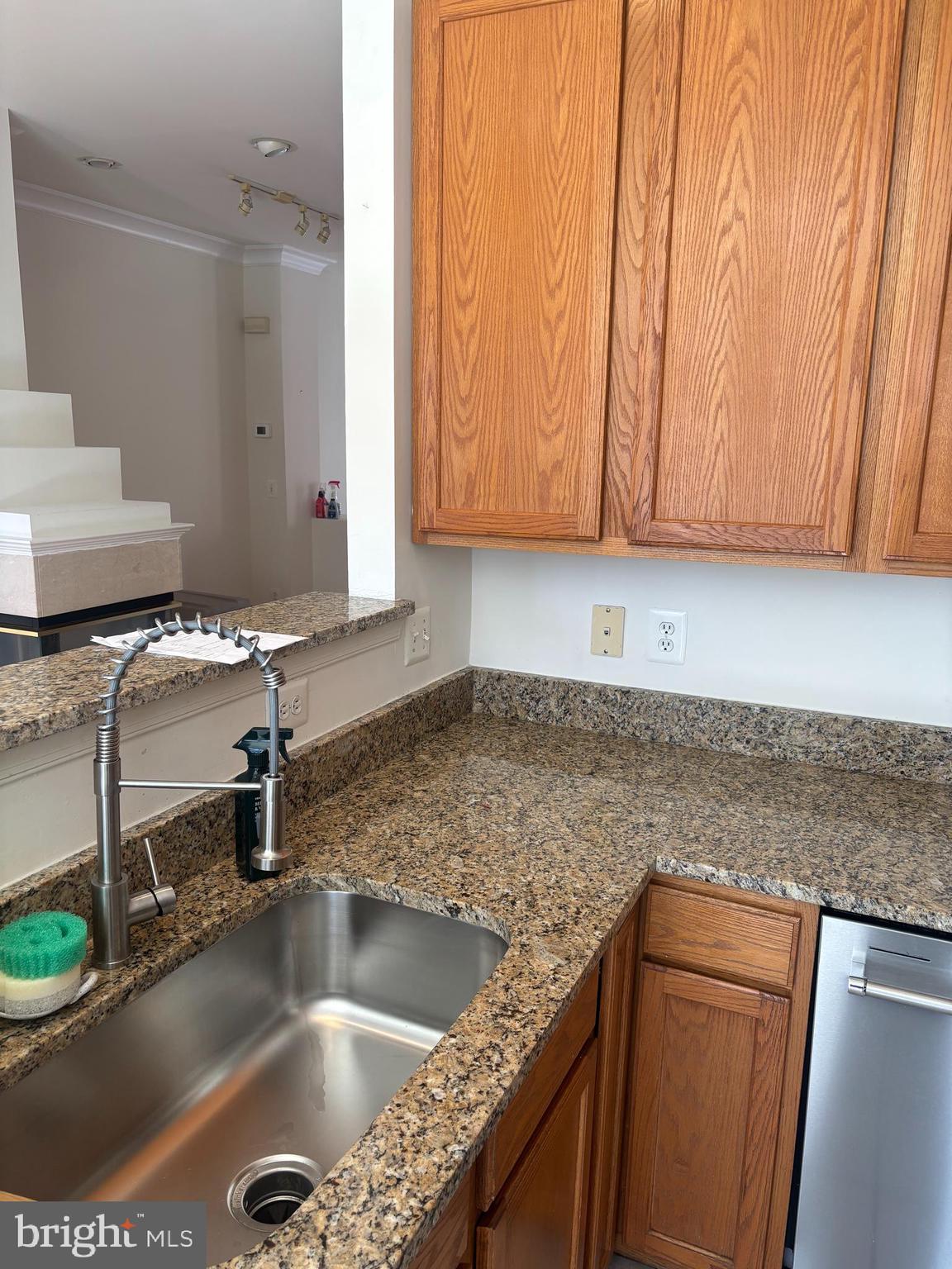 1225 Wild Hawthorn Way Reston, VA 20194 - Photo 8 of 24