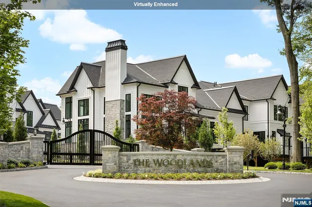 $3,325,000 | 6 Stone Brg Court, Demarest, NJ 07627