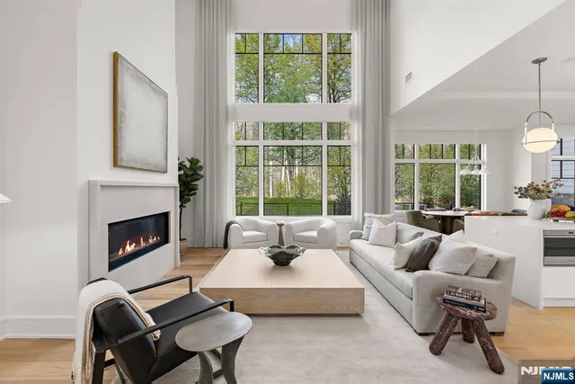 $3,325,000 | 6 Stone Brg Court, Demarest, NJ 07627