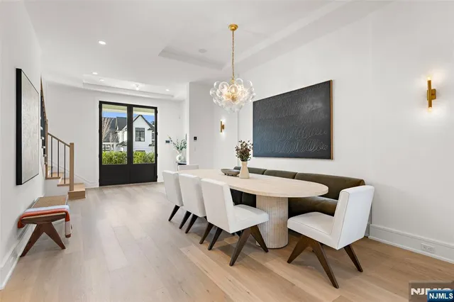 $3,325,000 | 6 Stone Brg Court, Demarest, NJ 07627