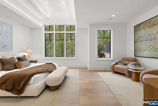 $3,325,000 | 6 Stone Brg Court, Demarest, NJ 07627