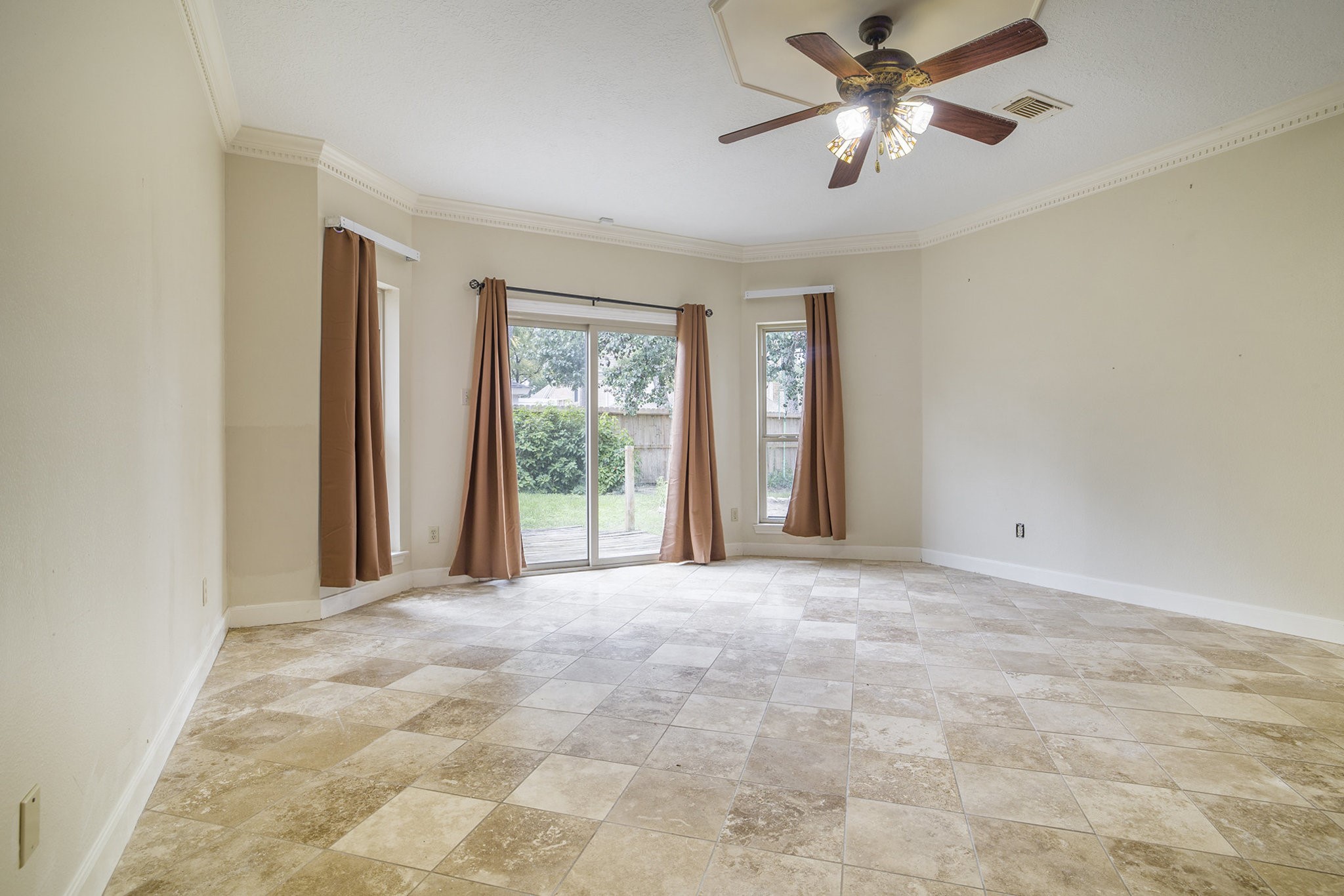 6039 Spanish Oak Way Spring, TX 77379 - Photo 21 of 38 a view of a livingroom with a ceiling fan and window