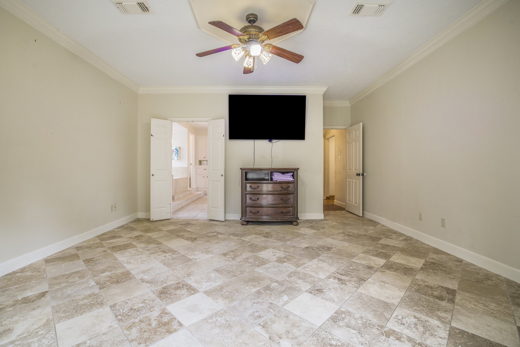 6039 Spanish Oak Way Spring, TX 77379 - Photo 22 of 38 a view of a livingroom with a flat screen tv