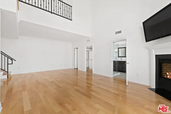 $7,500 | 11723 Mayfield Avenue, Unit 5, Los Angeles, CA 90049