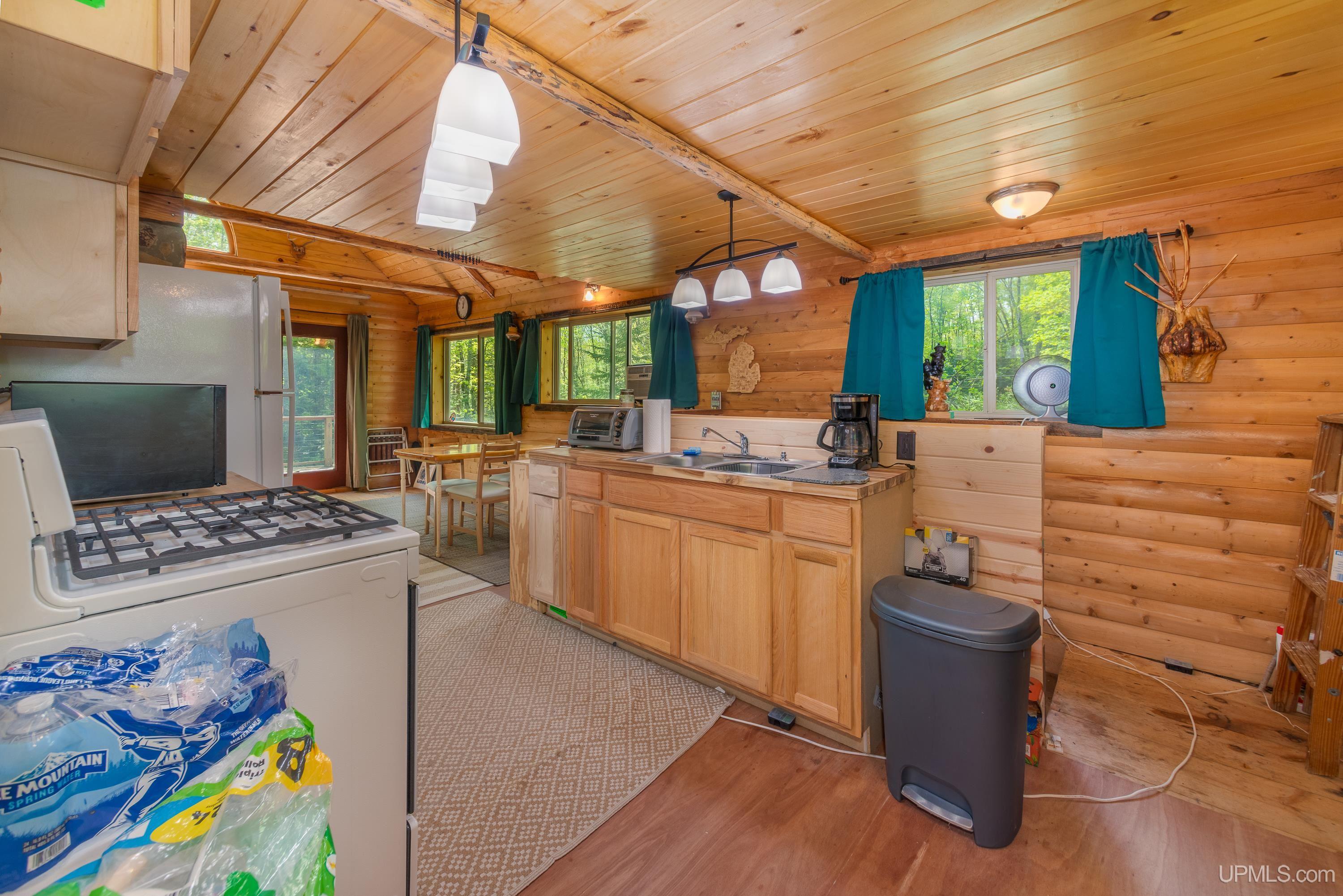 17904 Silver Road Lanse, MI 49946 - Photo 8 of 31