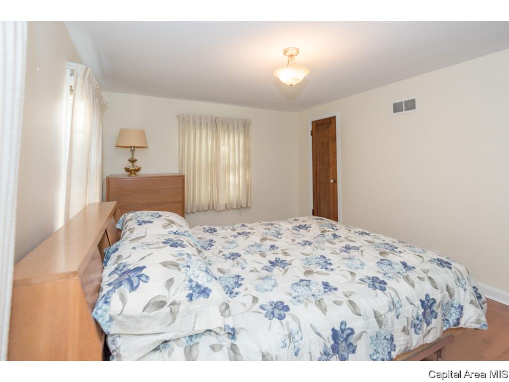 2121 Cardinal Drive Springfield, IL 62704 - Photo 22 of 36 Gallery Image 22