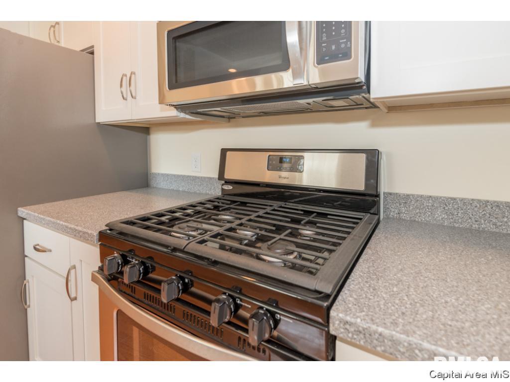 2121 Cardinal Drive Springfield, IL 62704 - Photo 8 of 36 Gallery Image 8