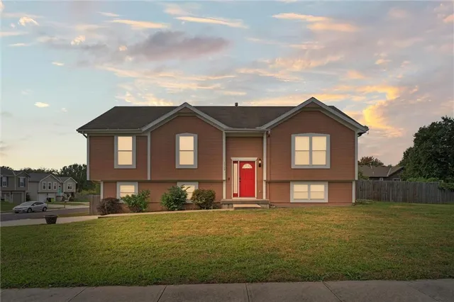 $322,500 | 1112 South Scott Avenue, Belton, MO 64012