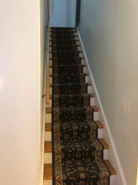 30-32 Beaconsfield Road Worcester, MA 01602 - Photo 10 of 10 a view of entryway