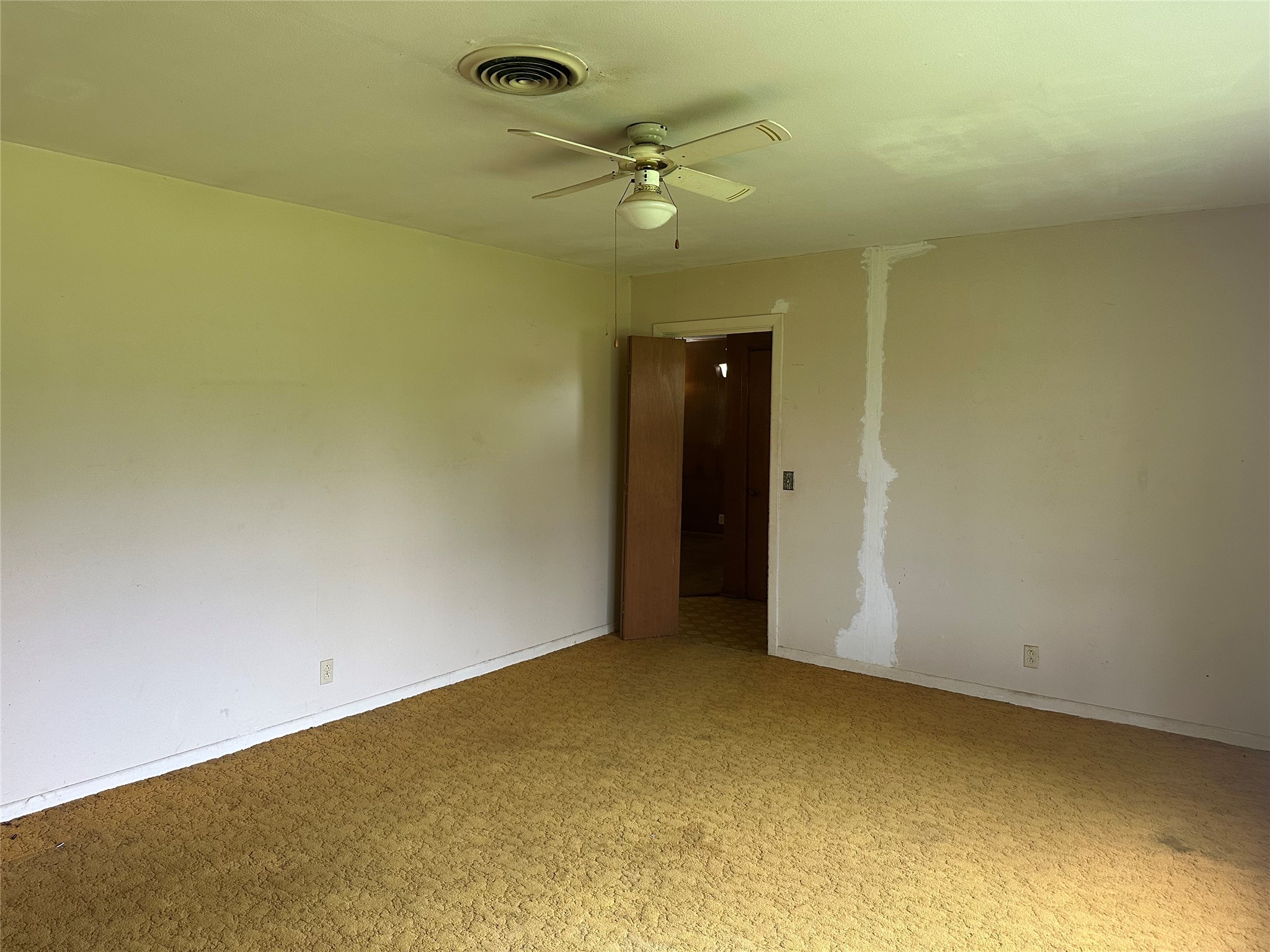 112 Raven Street Clute, TX 77531 - Photo 5 of 33
