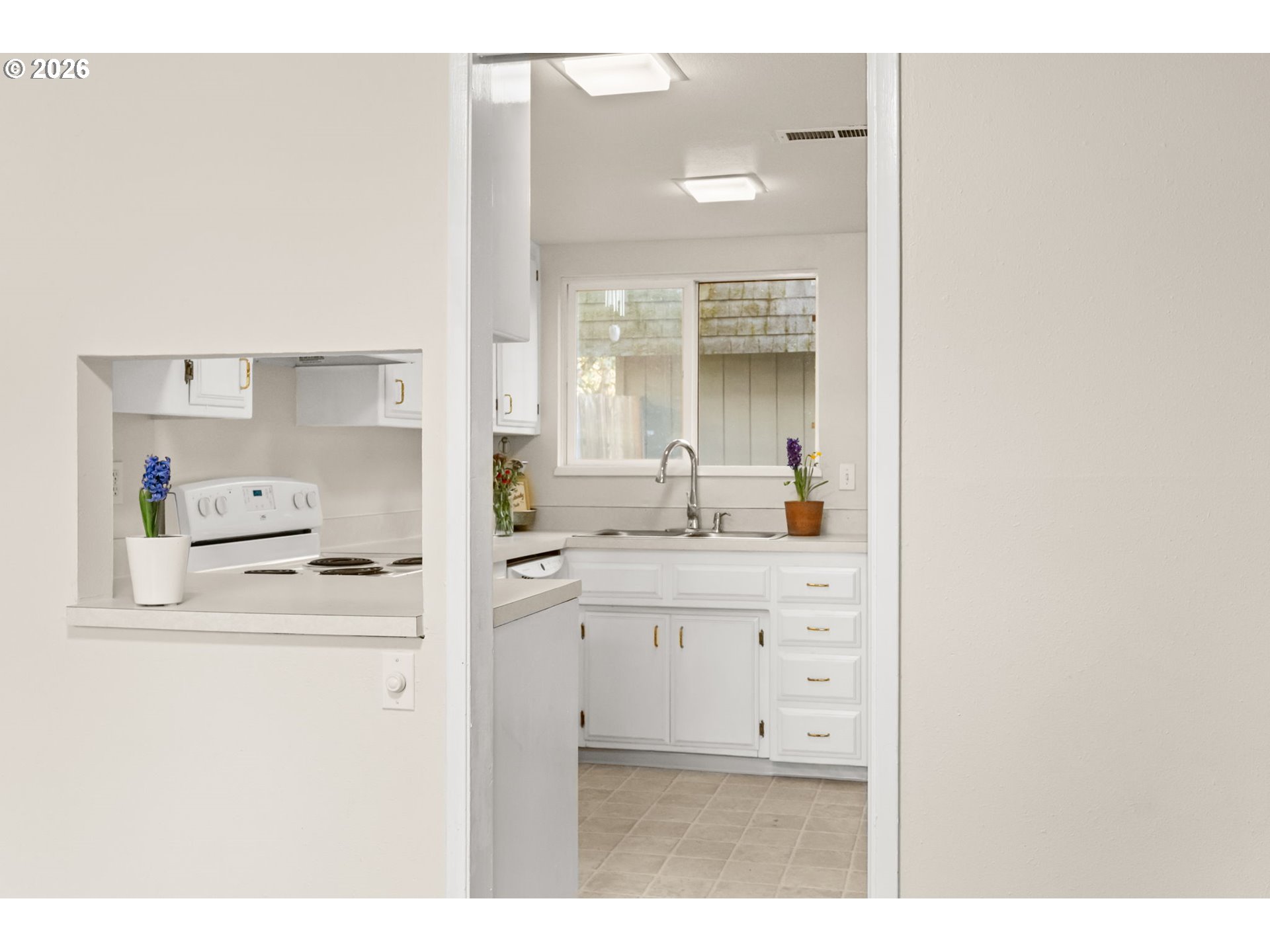 1500 Norkenzie Road, Unit 4 Eugene, OR 97401 - Photo 12 of 44 Kitchen